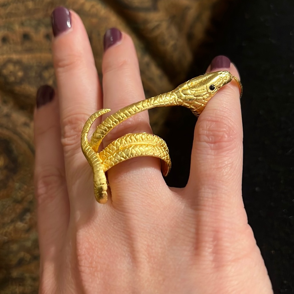 Ladies snake ring. Size 6.